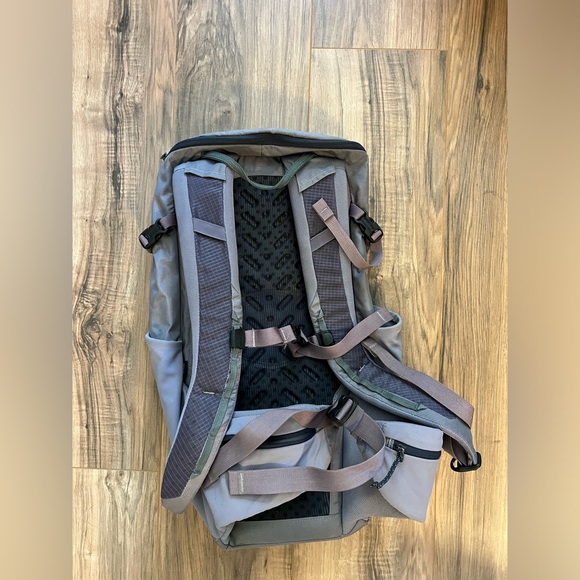Patagonia W's 18L Nine Trails Pack - Picture 2 of 5